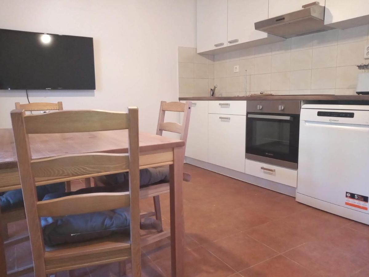 Apartments Tomina Donje Selo na Šolti Exteriör bild